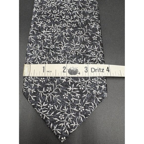 TOMMY BAHAMA Tie Men's 100% Silk 62.5 Black White Hand Sewn Floral Vines GUC - Picture 9 of 10